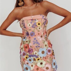 Flora Day Strapless Floral
Embellished Mini Dress Pale Pink